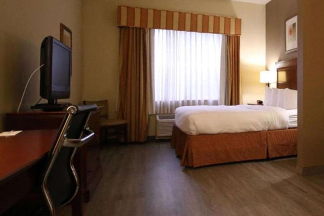 Seffner Inn And Suites ภายนอก รูปภาพ