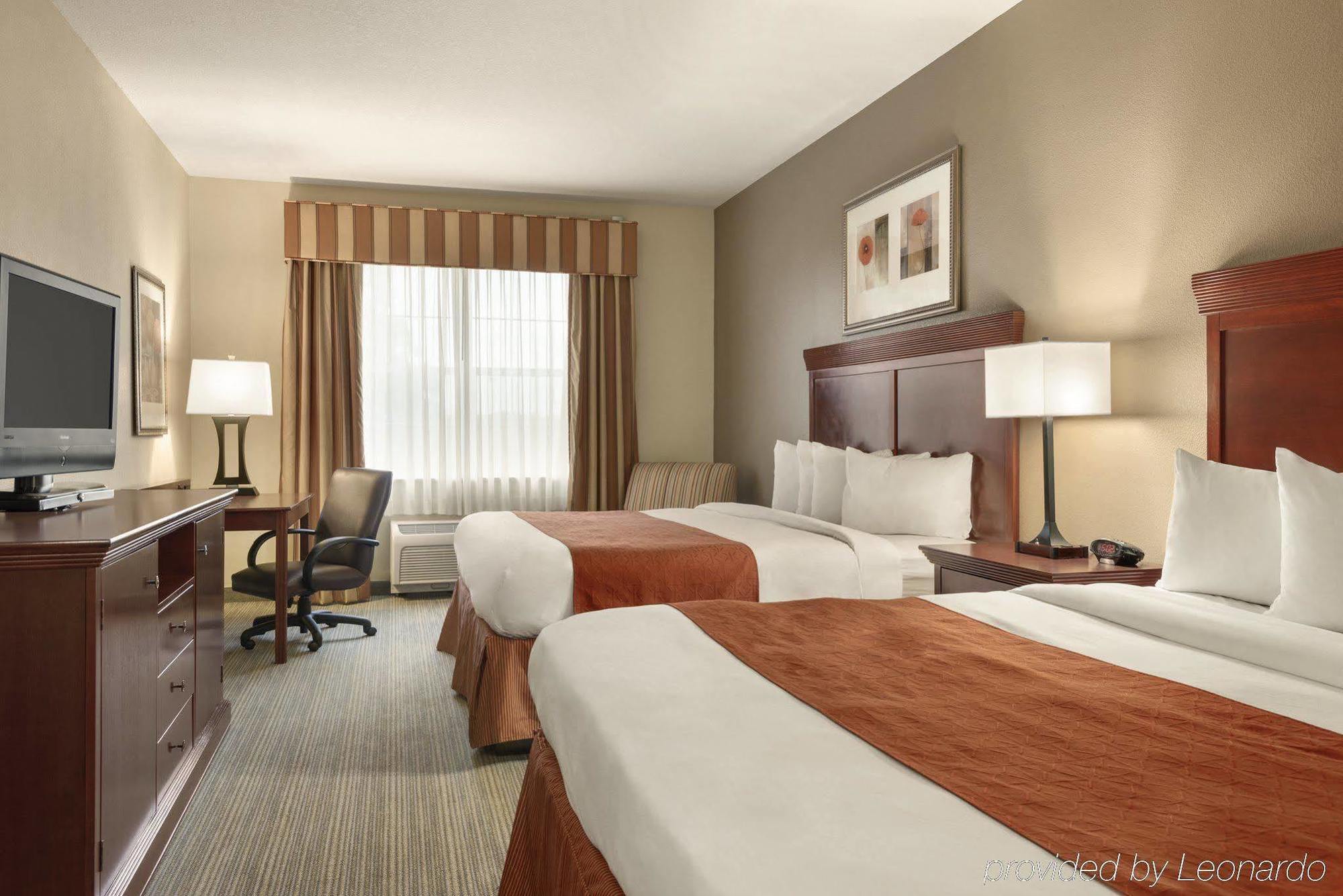 Seffner Inn And Suites ภายนอก รูปภาพ